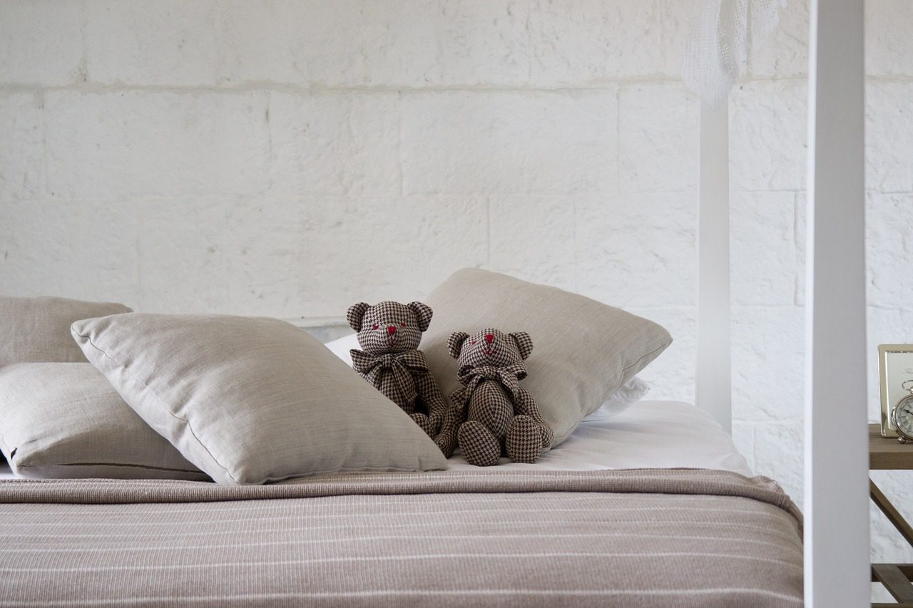 bed, sleep, sheets-2453293.jpg
